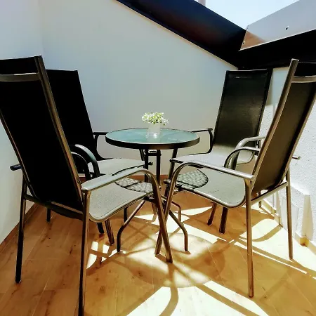 App E.n.a. * אומאג